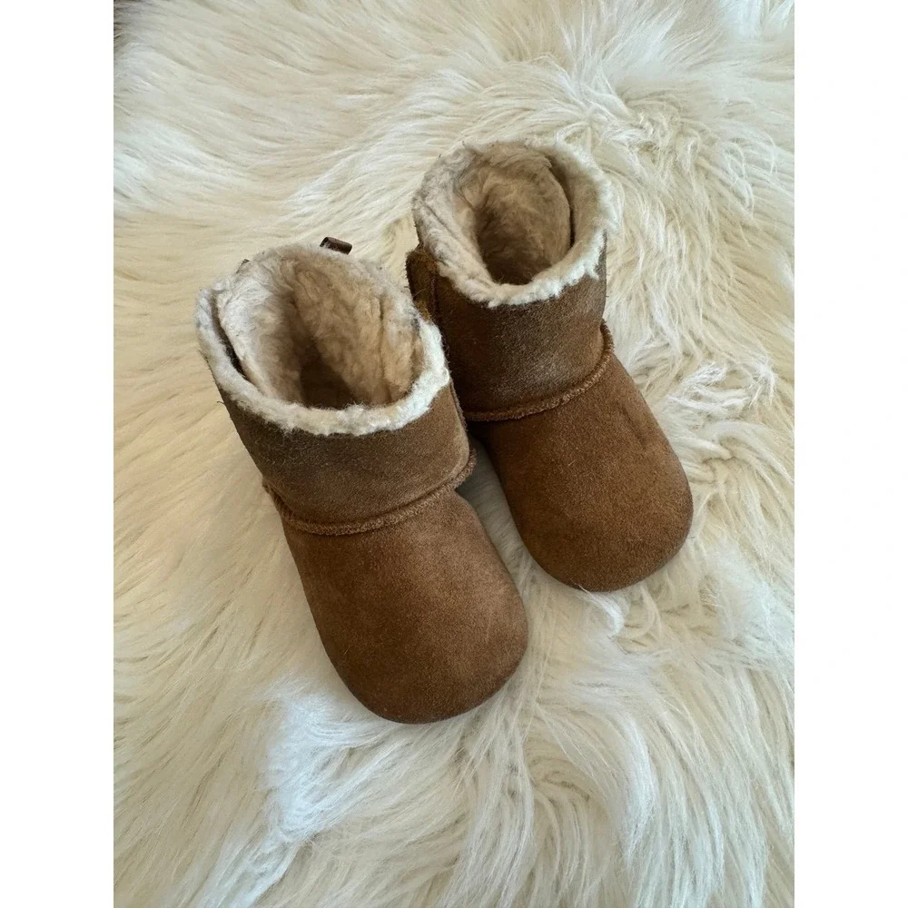 Ugg baby boots‎ bow back size 2/3